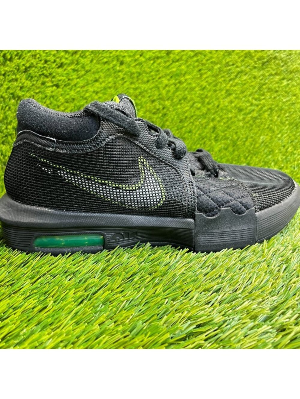 Nike LeBron Witness 8 Mens Size 7 Black Volt Athletic Basketball‎ Shoes Sneakers